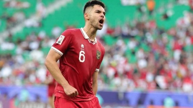 Bek Timnas Indonesia, Sandy Walsh merayakan golnya ke gawang Jepang pada laga Piala Asia 2023 di Stadion Al Thumama, Doha, Qatar, Kamis (24/1/2024) malam WIB (sumber: suara.com)