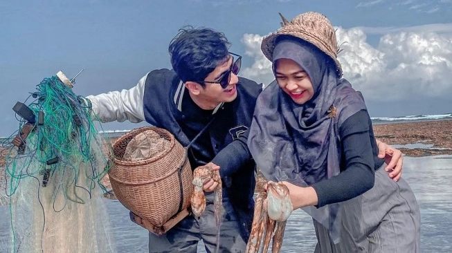 Ria Ricis dan Teuku Ryan (sumber: suara.com)