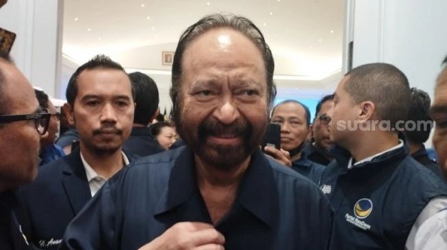 Ketua Umum Partai NasDem, Surya Paloh saat ditemui di Kantor DPW Partai NasDem Bali, Selasa (23/1/2024)  (sumber: suara.com)