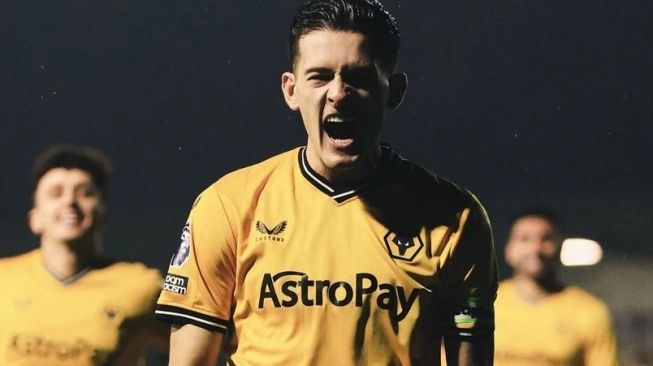 Pemain naturalisasi Timnas Indonesia, Justin Hubner saat memperkuat Wolves U-21 (sumber: suara.com)