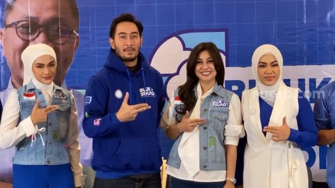 Ritchie Ismail atau Jeje Govinda dan Nisya Ahmad di kantor DPP PAN, Buncit Raya, Jakarta, Senin (7/8/2023). (Sumber: suara.com)