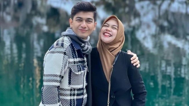 Kisah Cinta Ria Ricis dan Teuku Ryan (sumber: suara.com)