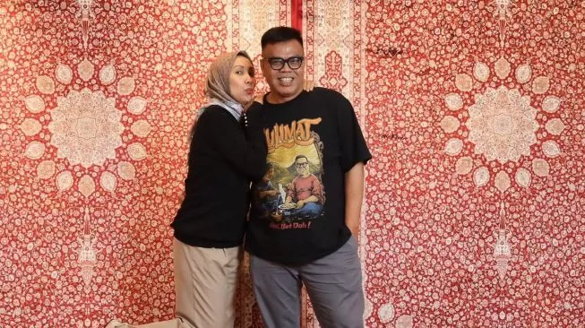 Potret harmonis keluarga Abdel Achrian  9sumber; suara.com)
