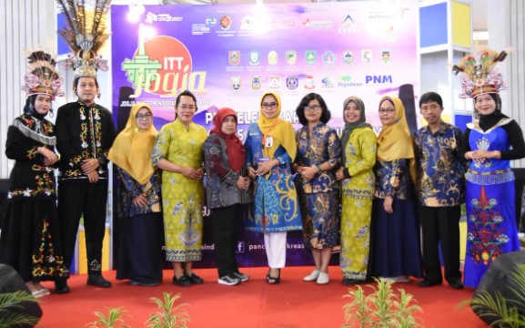 Pemerintah Kabupaten (Pemkab) Barito Utara mengikuti Jogja Investment Trade and Tourism Expo 2024. Kegiatan yang digelar di Jogja City Mall, Sleman, Daerah Istimewa Yogyakarta, Kamis (22/02/2024). Foto:Delia/1tulah.com