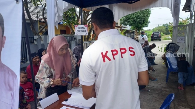 Ilustrasi petugas KPPS.  (sumber: suara.com)