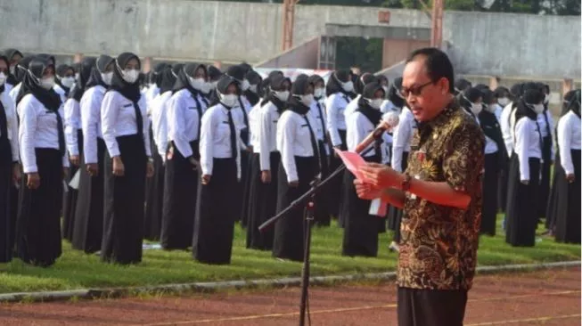 Ilustrasi Azwar Anas Sebut Tes PPPK Hanya Formalitas, Tenaga Honorer 100 Persen Dapat NIP: Ini Namanya Titipan  (sumber: suara.com)