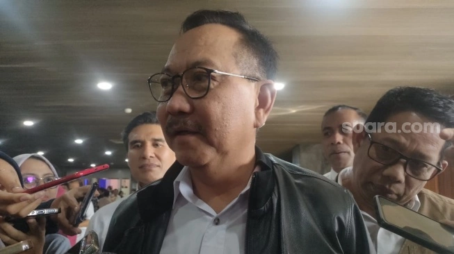 Kepala Otorita Ibu Kota Nusantara (IKN) Bambang Susantono saat ditemui awak media di Kompleks Parlemen Senayan, Jakarta Pusat, Senin (18/3/2024). (sumber: suara.com)