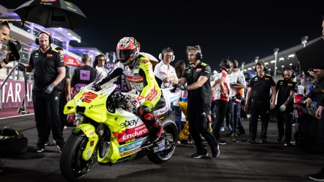 Marco Bezzecchi terus membereskan feeling dan performa tunggangannya di balap malam MotoGP Qatar 2024 (sumber: suara,com)