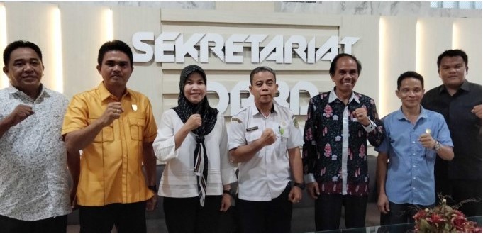 Anggota DPRD Kabupaten Gunung Mas, di bawah pimpinan Ketua Komisi I, Drs. H. Gumer, bersama empat anggota DPRD lainnya, mengadakan kunjungan kerja yang inovatif ke DPRD Kabupaten Barito Utara, Rabu (27/3/2024). Foto:Delia/1tulah.com