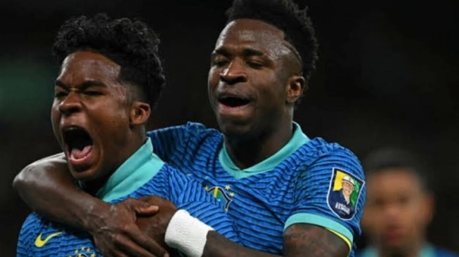 Selebrasi Endrick (kiri) setelah mencetak gol untuk Brasil dalam pertandingan persahabatan lawan Inggris di Wembley Stadium pada Sabtu (23/3/2024) (sumber: suara.com)