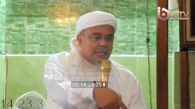 Imam Besar Front Persaudaraan Islam (FPI) Habib Rizieq Shihab dukung hak angket. (sumber: suara.com)