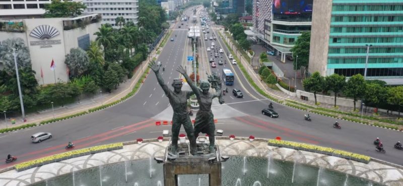 Tugu Selamat Datang di bundaran Hotel Indonesia, Jakarta, 14 September 2020. (ADEK BERRY/AFP)