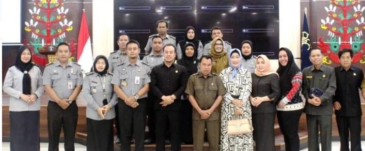 DPRD Kabupaten Barito Utara melakukan kunjungan kerja (kunker) ke Kantor Wilayah Kementerian Hukum dan Hak Asasi Manusia (Kemenkumham) Kalimantan Tengah, Senin (25/3/2024). Foto:Istimewa
