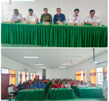 Direktur LPP Enter Borneo, Sigit Haryanto (tengah kiri) didampingi President AIC Co. Ltd, Mr. Katsunori Kobayashi (tengah) bersama Kepala Bidang Pelatihan Kerja dan Penempatan Tenaga Kerja, Sahala Junjungan Sitorus Disnakertrans Barsel (pojok kiri) foto atas dan seluruh siswa siswi MAN, SMANsl serta SMKN se Barsel saat mengikiuti sosialisasi program kerja ke Jepang (foto bawah), Rabu (6/3/2024). Foto. Alifansyah/1tulah.com