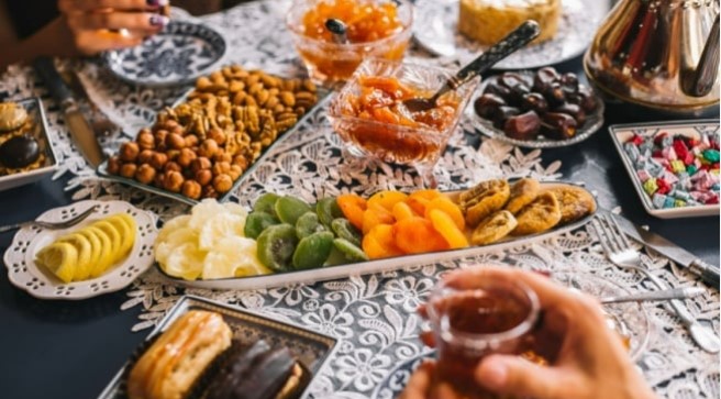 Ilustrasi Santap Sahur (unsplash/jasmine schreiber)