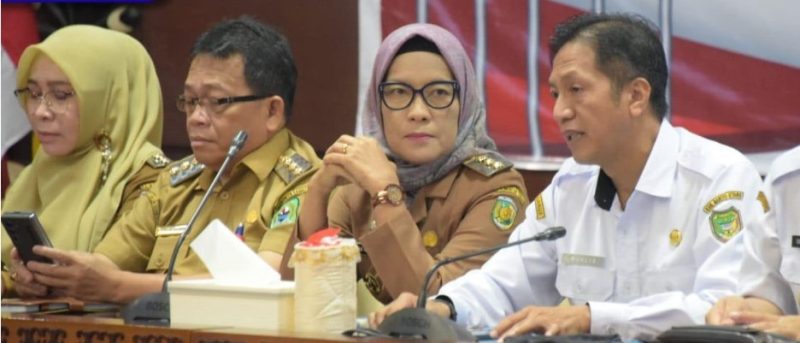 Penjabat (Pj) Bupati Barito Utara Drs. Muhlis  saat rapat koordinasi bupati/walikota di aula Jayang Tingang Kantor Gubernur Kalteng, Rabu (27/3/2024).Foto:Delia/1tulah.com