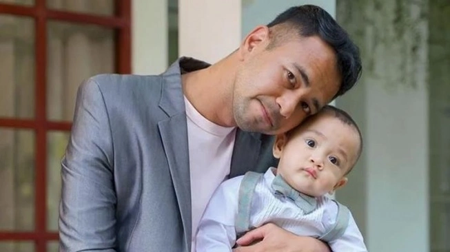 Raffi Ahmad dan Rayyanza alias Cipung (sumber: suara.com)