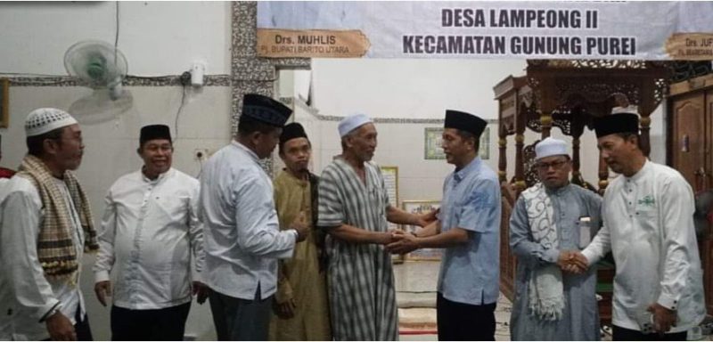 Safari Ramadhan 1445 H / 2024 M di mesjid Al Mahabbah Desa Lampeong II, kecamatan Gunung Purei dihadiri langsung oleh Pejabat Bupati Barito Utara, Drs. Muhlis, Kamis (21/3/2024). Foto:Delia/1tulah.com 