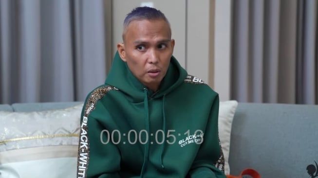Penampilan Hard Gumay cukup mengejutkan karena terlihat kurus kering (sumber: suara.com)