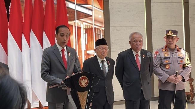 Presiden Jokowi di Pangkalan TNI AU Halim Perdanakusuma, Jakarta Timur, Senin (4/3/2024) (sumber: suara.com)