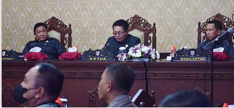 Ketua DPRD Provinsi Kalimantan Tengah, Wiyatno saat memimpin Rapat Paripurna, Kamis (21/3/2024). (Foto: Istimewa)
