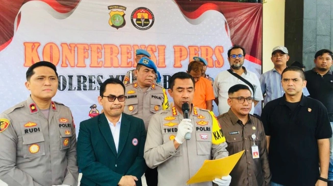 Polisi tangkap dokter gadungan 5 tahun praktik di Cikarang Selatan, Kabupaten Bekasi (sumber: suara.com)