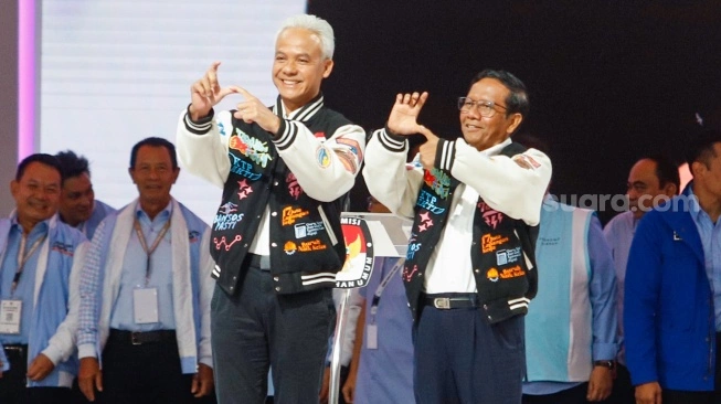 Pasangan Capres-Cawapres nomor urut tiga, Ganjar Pranowo dan Mahfud MD saat debat Capres-Cawapres kelima di JCC Senayan, Jakarta, Minggu (4/2/2024) (sumber: suara.com)