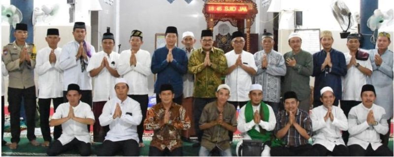 Safari Ramadhan 1445H Pemkab Barito Utara di hari ke-14, dilaksanakan di Mesjid Al-Hikmah Desa Benangin V  Kecamatan Teweh Timur, Senin (25/3/2024).Foto:Delia/1tulah.com