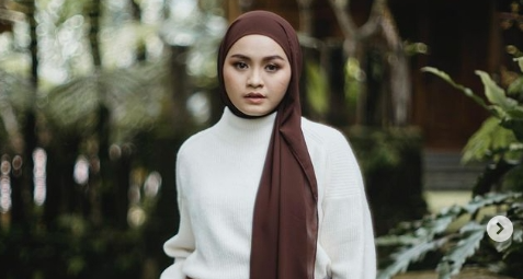 Lirik Lagu 'Rumah' - Salma Salsabil. (foto: instagram @salmasalsabil12)