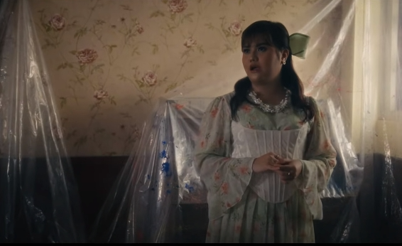 OST film 'Ipar Adalah Maut', Mytha Lsetari - Tak Pantas. (foto: tangkap layar)