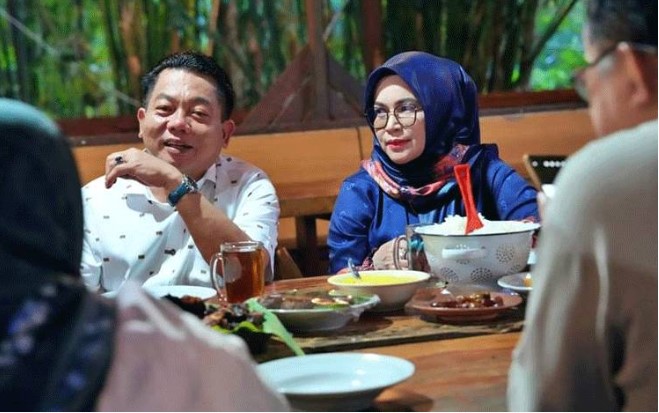 Ketua DPRD Provinsi Kalimantan Tengah Wiyatno dalam suatu kesempatan bersama rekan kerja. Foto:Istimewa
