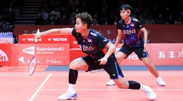 Ganda putri Indonesia Apriyani Rahayu/Siti Fadia Silva Ramadhanti saat tampil di BWF World Tour Finals 2023.  (sumber: suara.com)