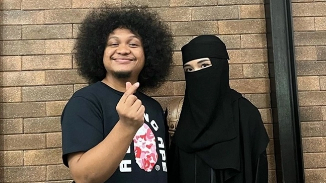 Potret Kenangan Babe Cabita bareng Istri  (sumber: suara.com)