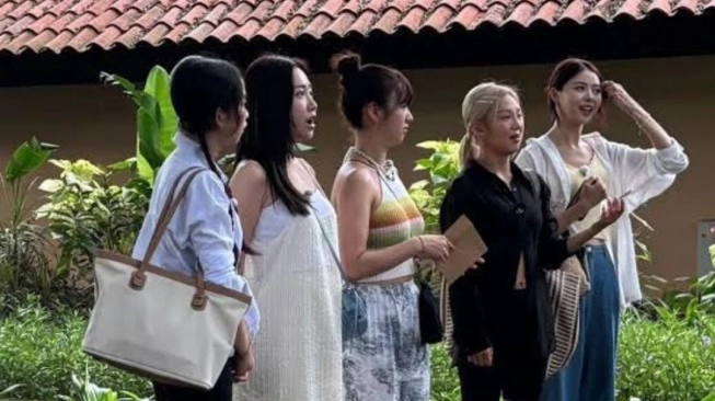 Dita Secret Number hingga Hyoyeon SNSD Dibebaskan Usai Ditahan di Bali Kasus Syuting Ilegal
Dita Secret Number, Hyoyeon SNSD, Im Nayoung hingga Bomi Apink (sumber: suara.com)