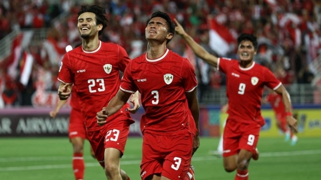 Ekspresi bek Timnas Indonesia U-23, Muhammad Ferarri (tengah) pada laga semifinal Piala Asia U-23 2024 di Stadion Abdullah bin Khalifa, Doha, Qatar, Senin (29/4/2024) malam WIB. (sumber: suara.com)