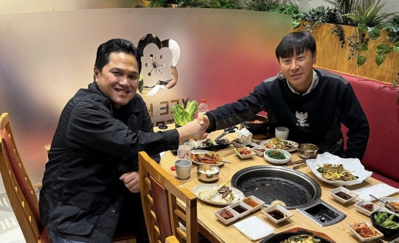 Erick Thohir perpanjang kontrak Shin Tae Yong. (foto: instagram @erickthohir)