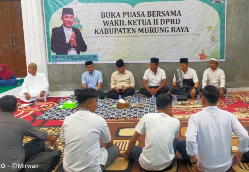 Wakil Ketua II DPRD Rahmanto Muhidin Buka Puasa Bersama dengan pegiat seni musik Murung Raya, Senin sore (1/4/2024). (Foto :1tulah.com)