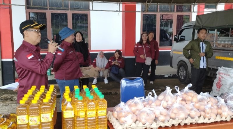 Tekan Lonjakan Harga, DKP Murung Raya Pasar Murah di Kecamatan Tanah Siang, Senin (1/4/2024). (Foto :1tulah.com)