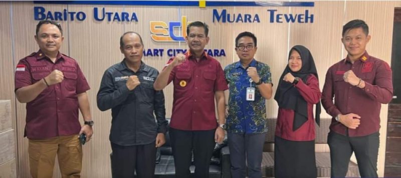 Unit Kerja Kantor (UKK) Keimigrasian Barito Utara bersama rombongan perwakilan dari Kantor Imigrasi Palangka Raya, Kamis (25/4/2024). Foto:Delia/1tulah.com