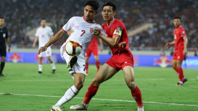 Marselino Ferdinan saat membela Timnas Indonesia di laga melawan Vietnam, 26 Maret 2024 (sumber: suara.com)
