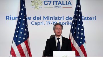 Menteri Luar Negeri AS Antony Blinken berbicara kepada media saat konferensi pers pada pertemuan Menteri Luar Negeri G7 di Pulau Capri, Italia, Jumat 19 April 2024.