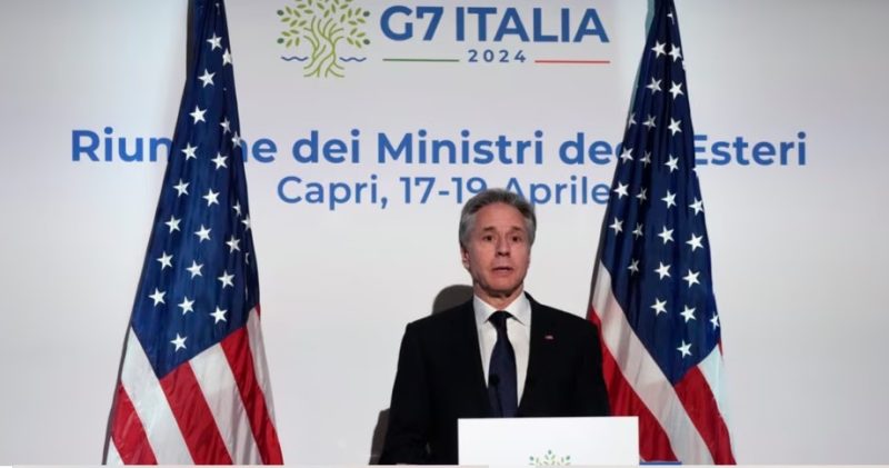 Menteri Luar Negeri AS Antony Blinken berbicara kepada media saat konferensi pers pada pertemuan Menteri Luar Negeri G7 di Pulau Capri, Italia, Jumat 19 April 2024.