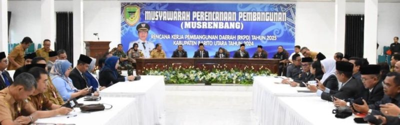 Pemerintah Kabupaten (Pemkab) Barito Utara menggelar Musyawarah Rencana Pembangunan (Musrenbang) Rencana Kerja Pemerintah Daerah (RKPD) Kabupaten Barito Utara Tahun 2025 di Gedung Balai Antang Muara Teweh, Senin (1/4/2024). Foto:Delia/1tulah.com