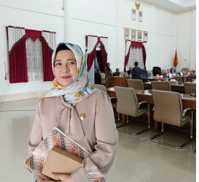 Nyimas Artika, Wakil Ketua I DPRD Kabupaten Barsel. Foto. Alifansyah/1tulah.com