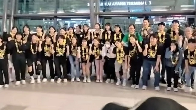 Tim bola voli Korea Selatan Red Sparks tiba di Jakarta (sumber: suara.com)