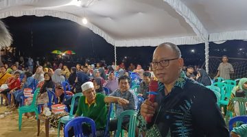 H Gogo Purman Jaya saat bersilaturahmi dengan ratusan warga Dusun Transbangdep, Sabtu (27/04/2024). Foto.Deni/1tulah.com