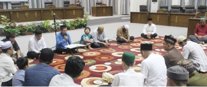 Buka puasa bersama Sekretariat Dewan Perwakilan Rakyat Daerah (DPRD) Kabupaten Barito Utara yang dihadiri semua Pejabat dan  staf sekretariat DPRD, Rabu (03/04/2024).Foto:Delia/1tulah.com