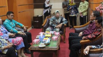 Delapan anggota DPRD Provinsi Kalimantan Tengah melakukan kunjungan Kerja (Kunker) ke DPRD Kabupaten Barito Utara, Kamis (18/4/2024). Foto:Delia/1tulah.com