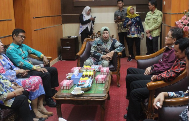 Delapan anggota DPRD Provinsi Kalimantan Tengah melakukan kunjungan Kerja (Kunker) ke DPRD Kabupaten Barito Utara, Kamis (18/4/2024). Foto:Delia/1tulah.com