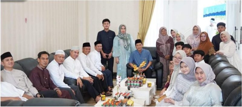 Open House Idul Fitri 1445H di rumah Jabatan Bupati dan Rumah Jabatan Wakil Bupati Barito Utara, Rabu (10/4/2024). Foto:Delia/1tulah.com

